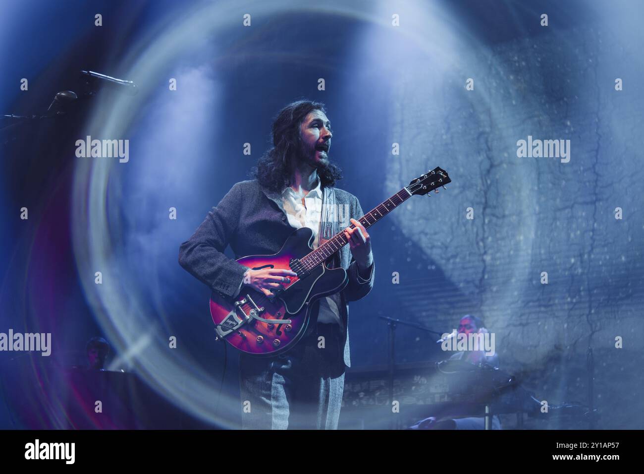 BARCELLONA, SPAGNA - giugno 30: Hozier (musicista blues rock) si esibisce sul palco al Poble Espanyol il 30 giugno 2024. Foto Stock