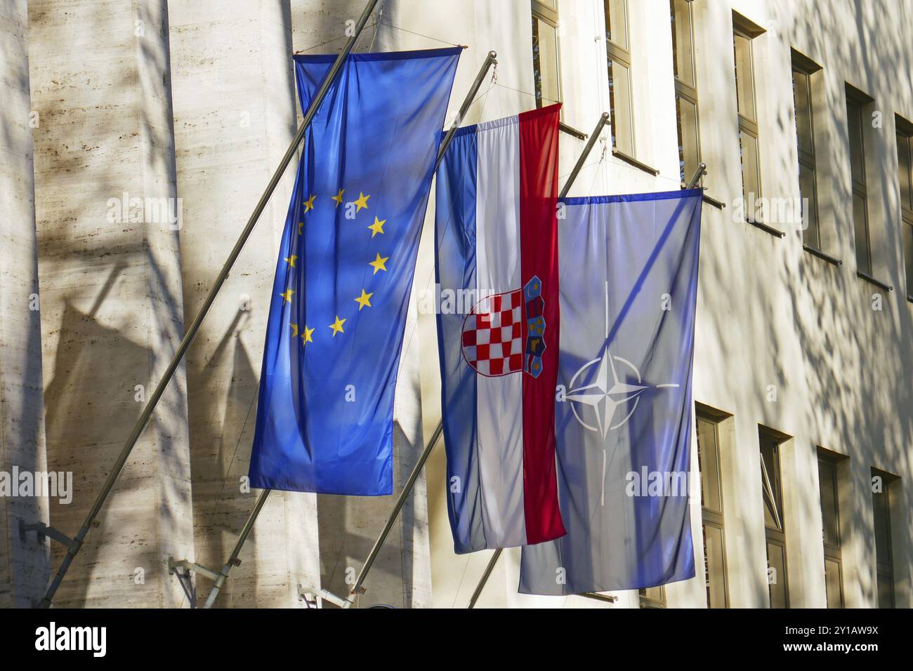 Bandiere NATO, UE e croate Foto Stock