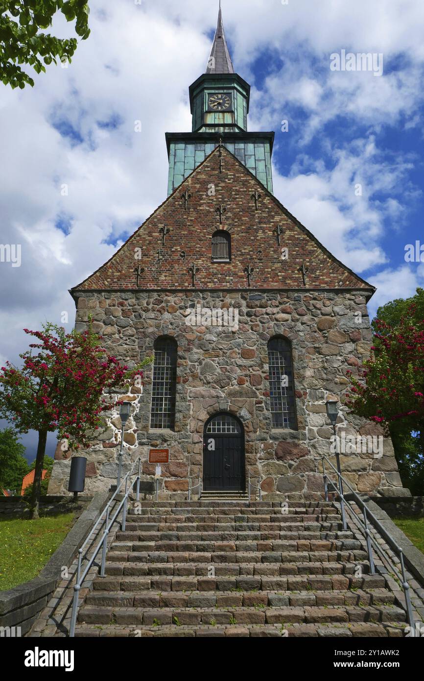 Chiesa evangelica luterana in pietra di campo a Kellinghusen Foto Stock