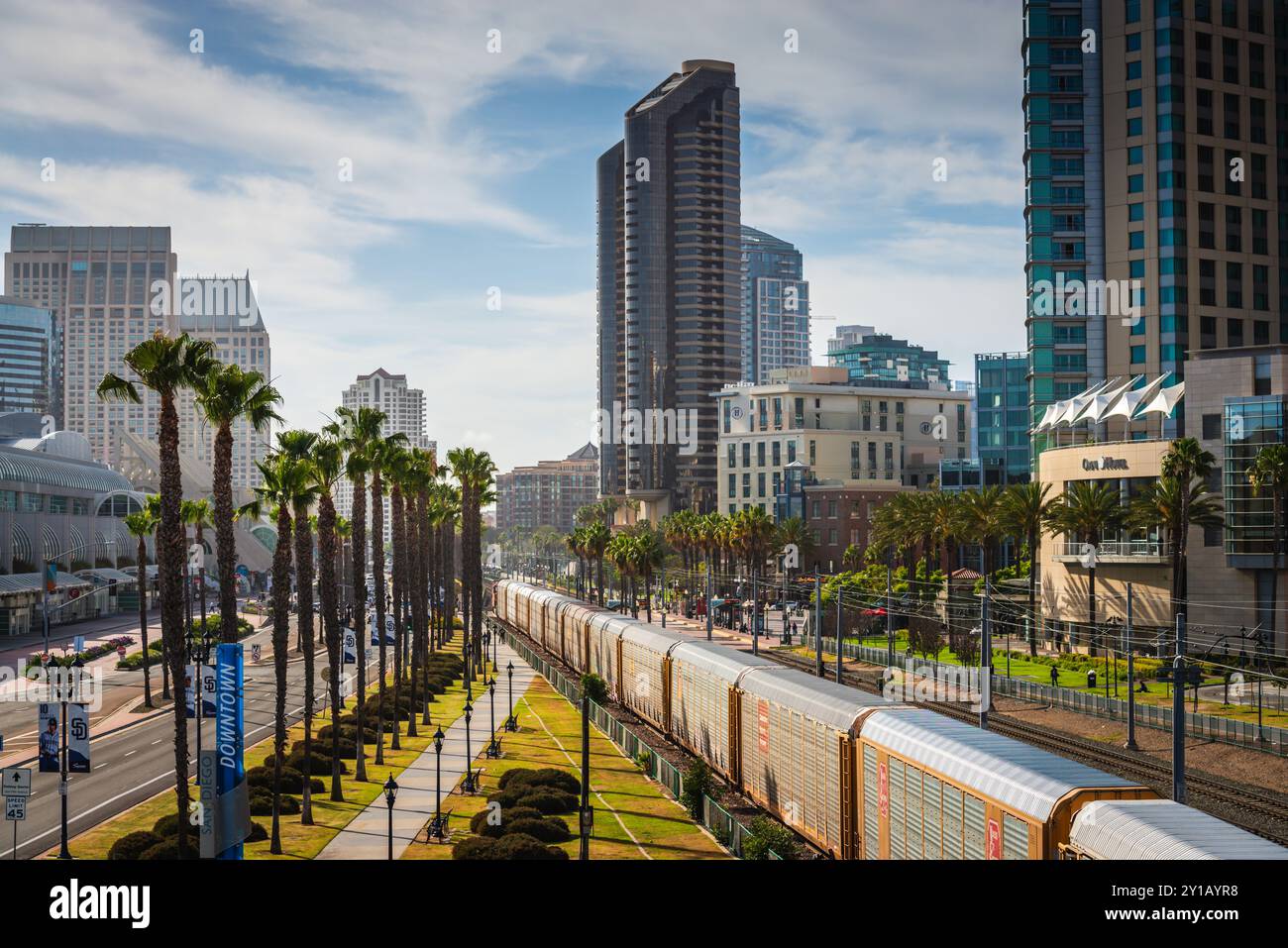 San Diego, California USA - 26 aprile 2017: Treno Canadian Pacific Railway sui binari. Foto Stock