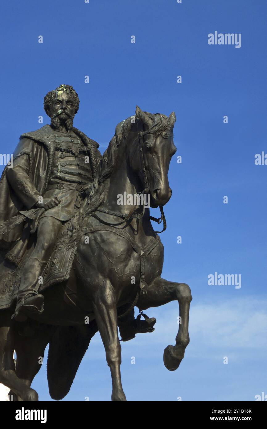 Statua equestre Gyula Andrassy di fronte al Parlamento di Budapest Foto Stock