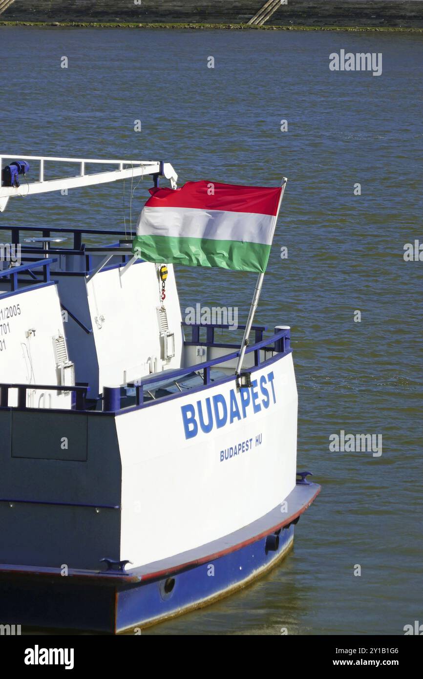 Bandiera ungherese su una nave del Danubio Foto Stock