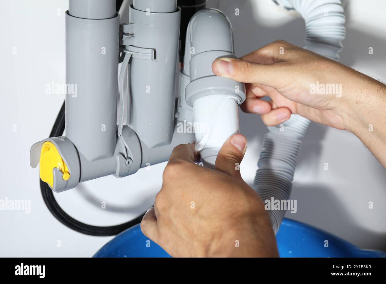 Sistema professionale di tubazioni per idraulici a casa, primo piano Foto Stock