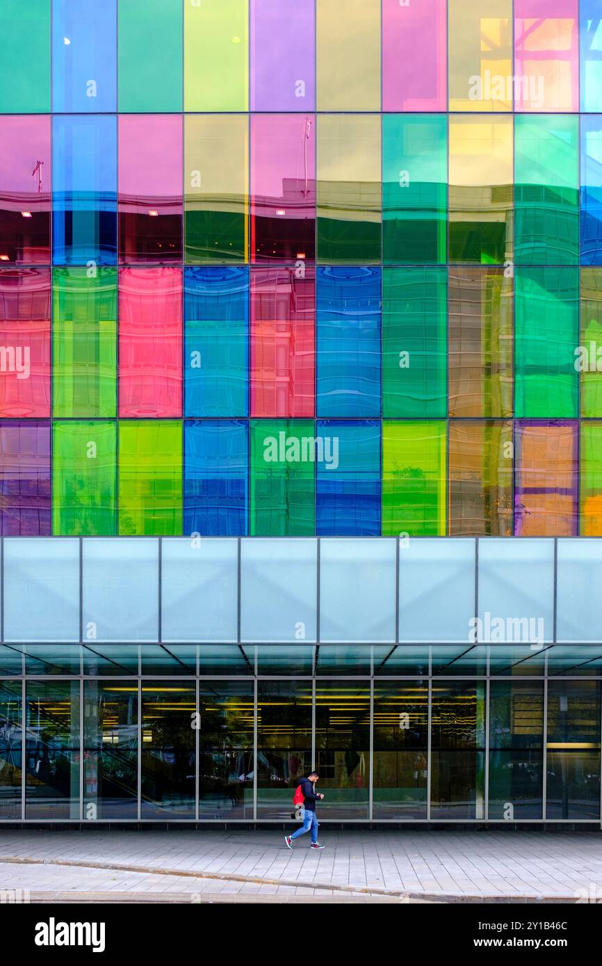 Centro congressi di Montreal, Palais des congrès de Montréal, facciata in vetro colorato, quartiere internazionale, Montreal vecchia, Quebec, Canada Foto Stock