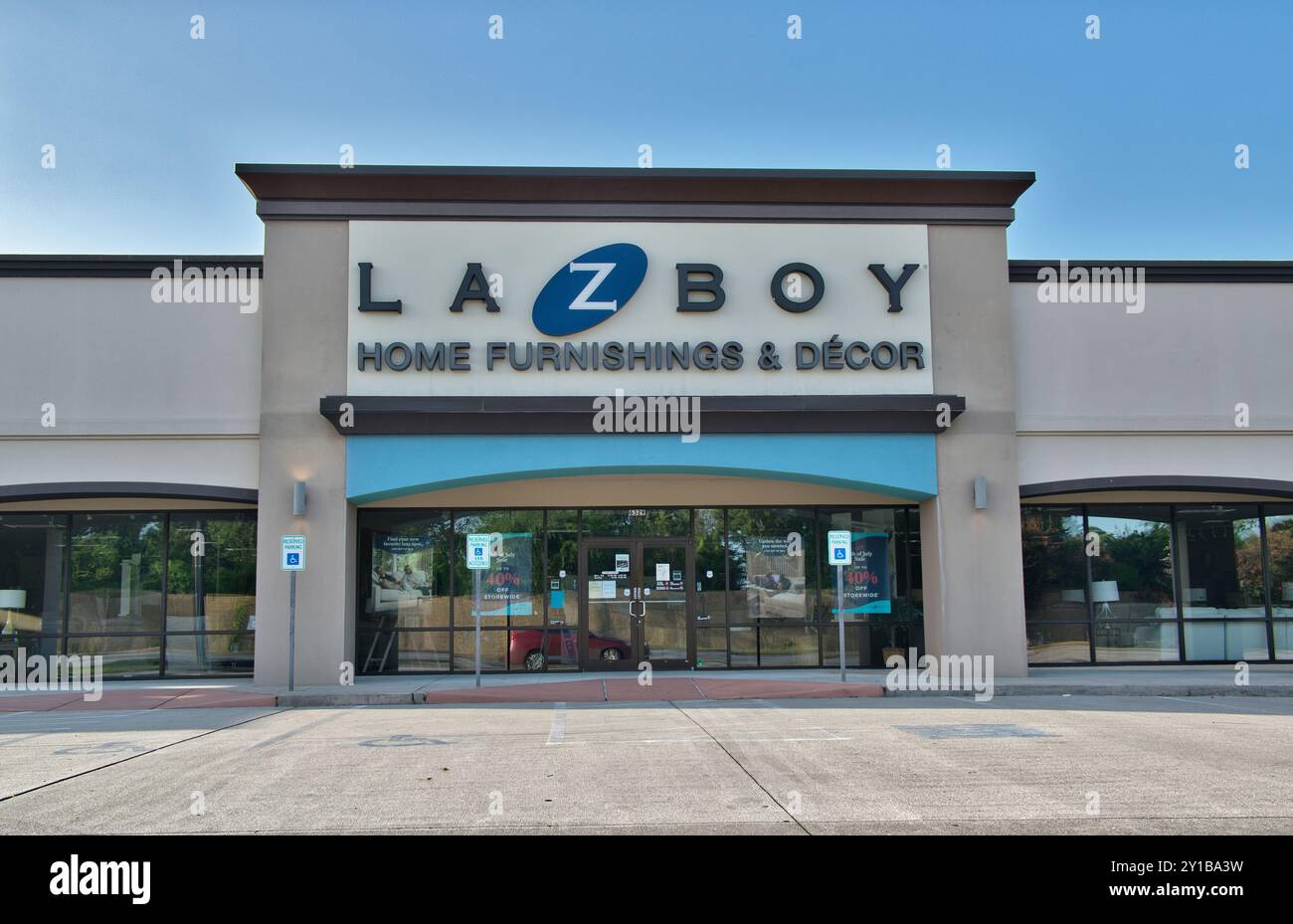 Houston, Texas Stati Uniti d'America 06-23-2024: La Z Boy negozio di mobili esterno. Foto Stock