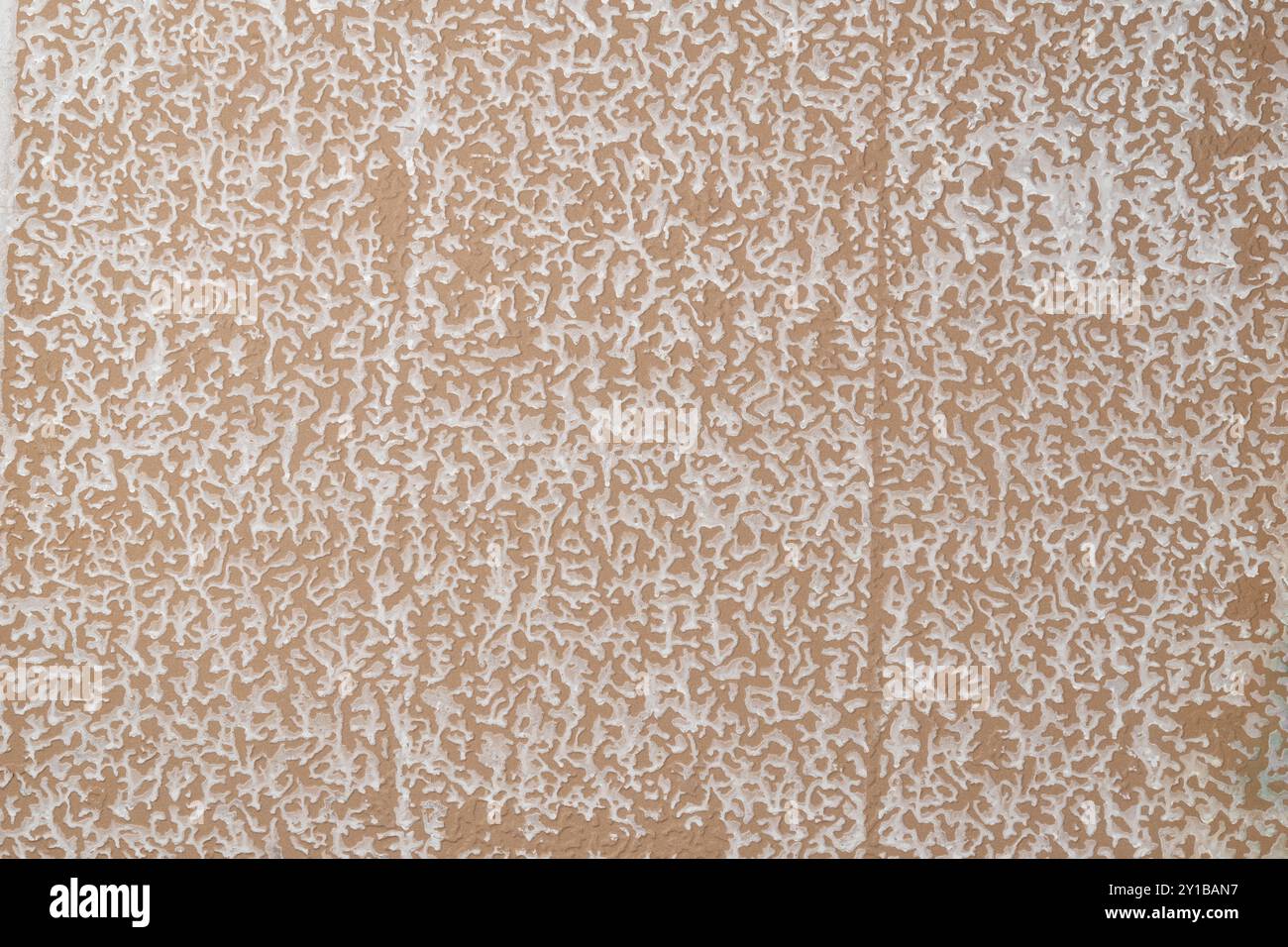 colore bianco e marrone motivo a forma casuale superficie laterale posteriore delle piastrelle di pavimento in ceramica struttura di fondo, astratto di materiale da costruzione o da costruzione Foto Stock