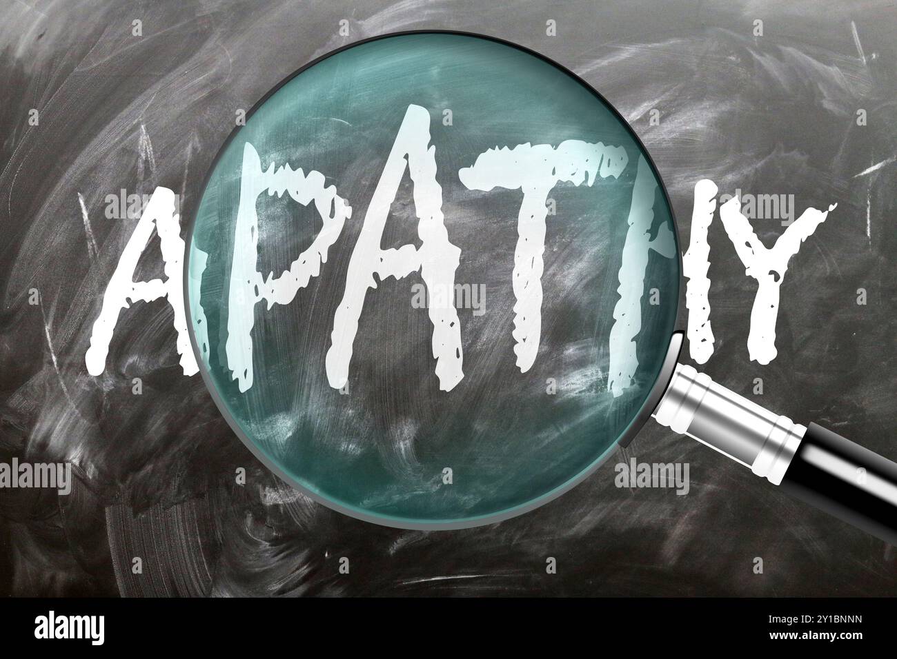 Apatia - imparate, studiate e ispezionate. Un'occhiata più da vicino all'apatia. Una lente d'ingrandimento che ingrandisce la parola "apatia” scritta su una lavagna Foto Stock