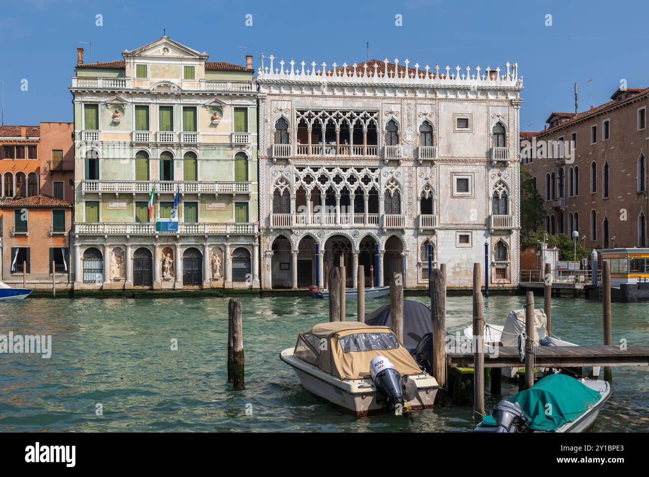 Ca' d'Oro (Palazzo Santa Sofia) e Palazzo Miani Coletti giusti sul Canal grande a Venezia. Foto Stock