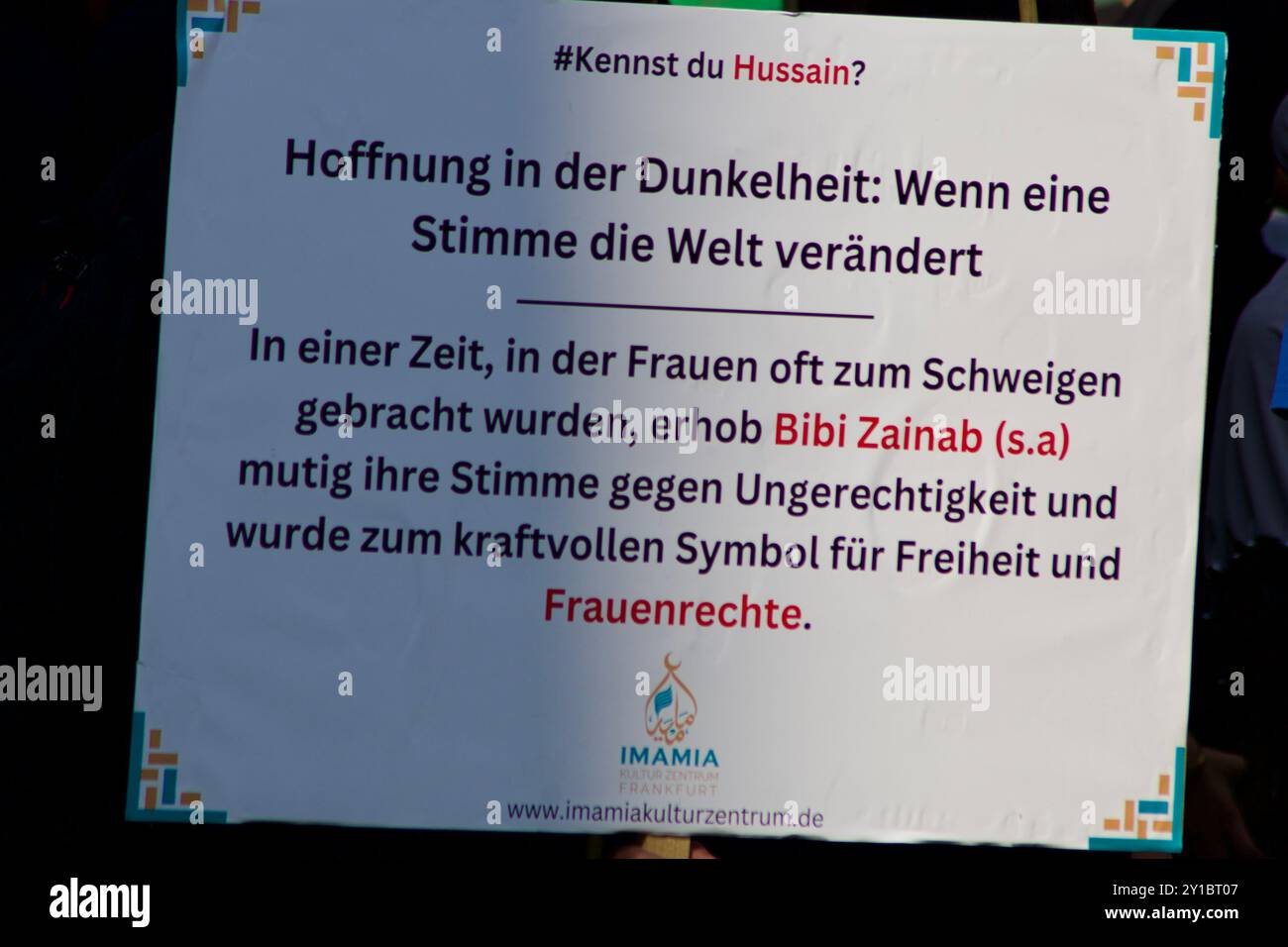 Francoforte sul meno, Germania, 31 agosto 2024. Centinaia di persone frequentano l'Imamia Cultural Center e.V., 'Arba' in Walk' per commemorare al Hussain. Foto Stock