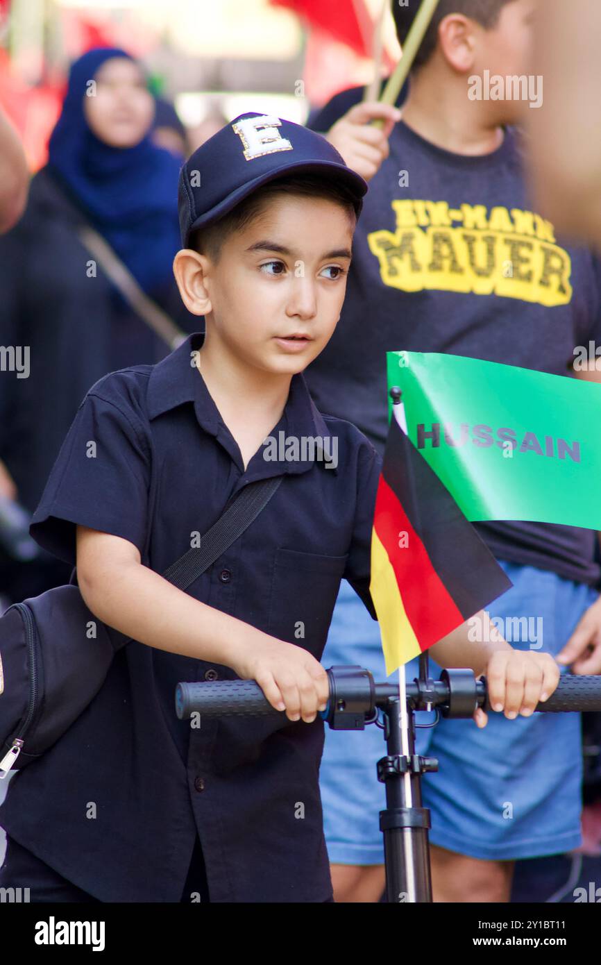 Francoforte sul meno, Germania, 31 agosto 2024. Centinaia di persone frequentano l'Imamia Cultural Center e.V., 'Arba' in Walk' per commemorare al Hussain. Foto Stock