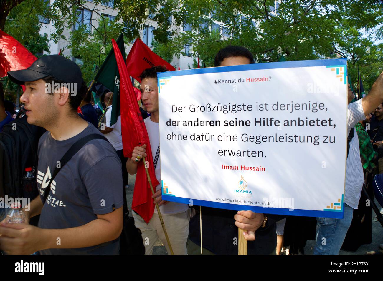 Francoforte sul meno, Germania, 31 agosto 2024. Centinaia di persone frequentano l'Imamia Cultural Center e.V., 'Arba' in Walk' per commemorare al Hussain. Foto Stock