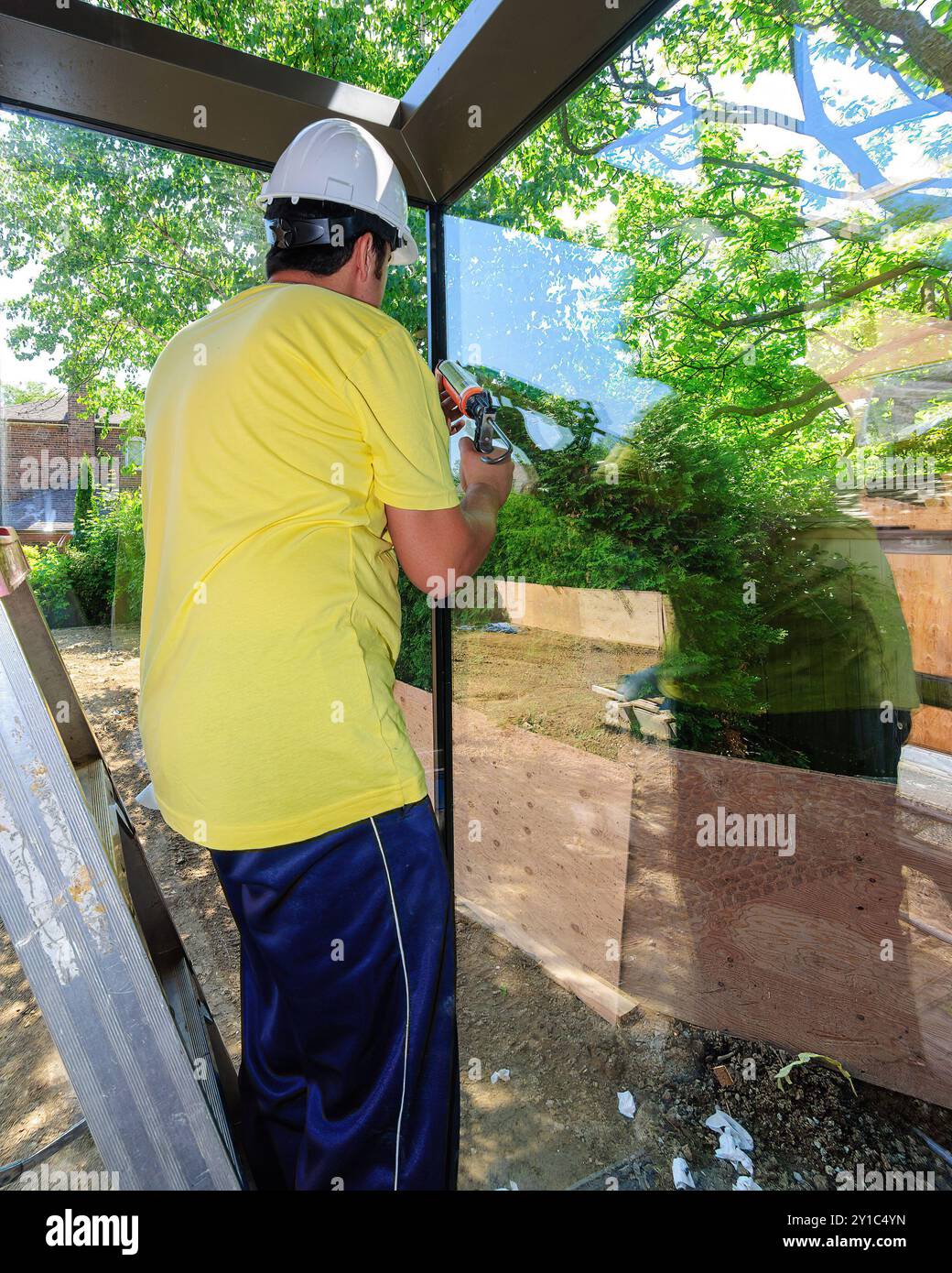 Installazione di finestre in stile europeo in un cantiere edile, Toronto, Canada Foto Stock