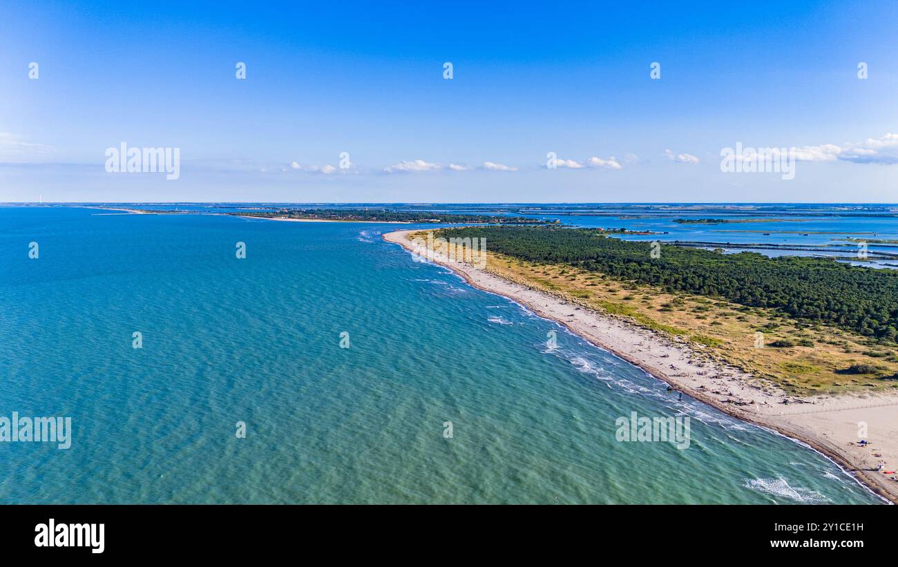 BOCCASETTE, ITALIA – 13 GIUGNO 2024: Boccasette nel Parco regionale Delta del po. Questa pittoresca area presenta vaste paludi e acqua dinamica Foto Stock