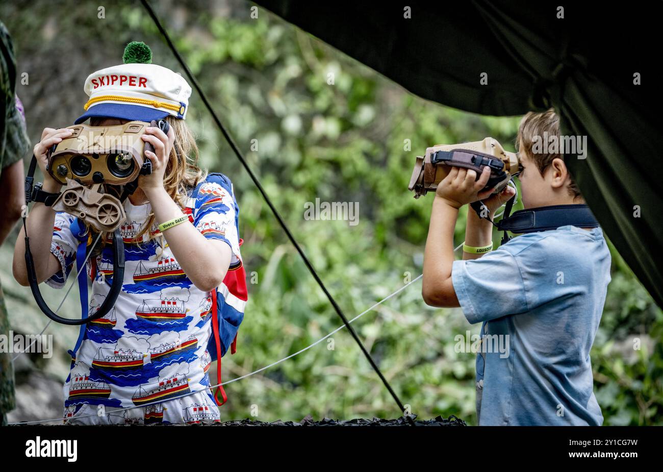 ROTTERDAM - bambini con il corpo dei Marines durante la 47a edizione delle World Port Days. L'evento annuale attira centinaia di migliaia di visitatori nella città portuale. ANP ROBIN UTRECHT netherlands Out - belgio Out crediti: ANP/Alamy Live News Foto Stock