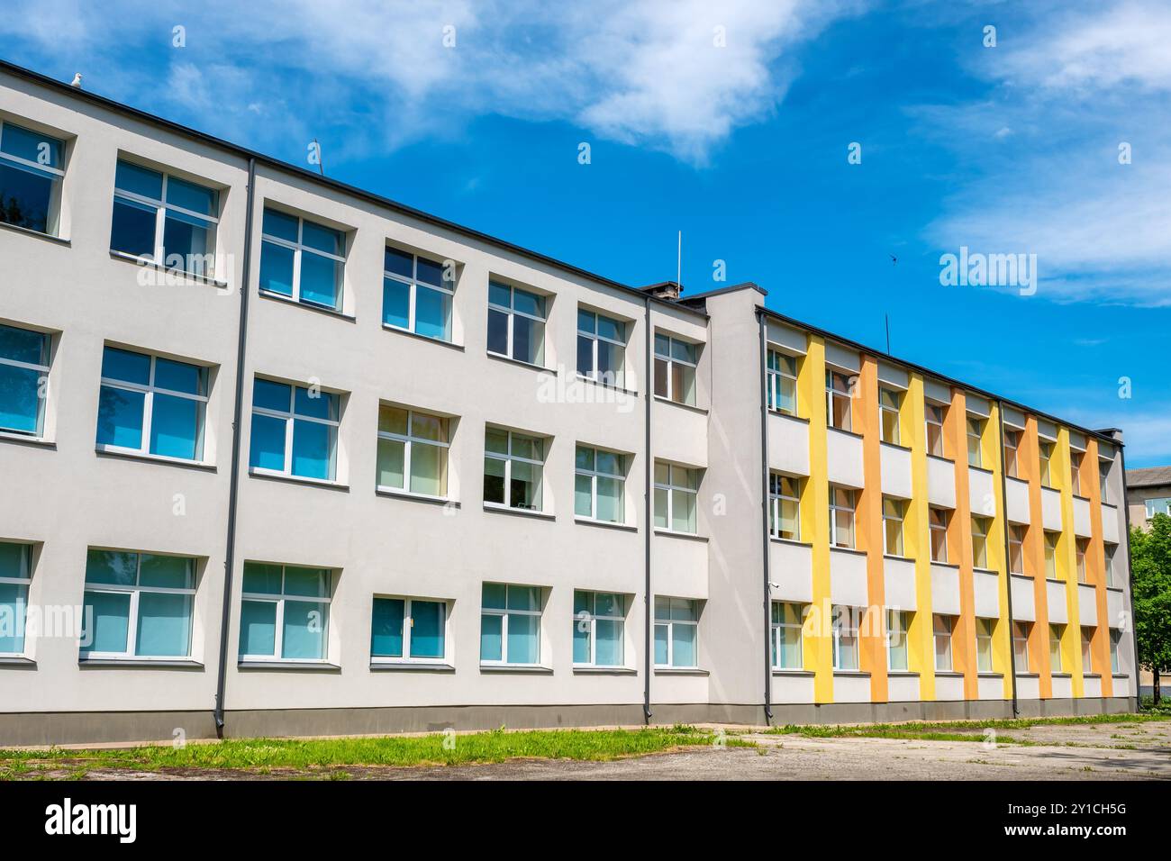 Vista dell'edificio scolastico ristrutturato. Estonia, Stati baltici Foto Stock
