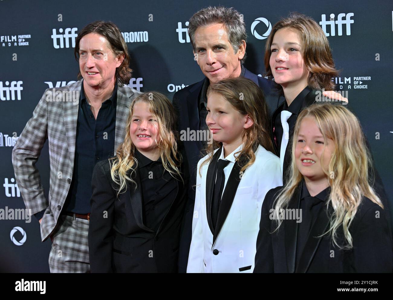 Toronto, Canada. 5 settembre 2024. (L-R) il regista David Gordon Green, Arlo Janson, Ben Stiller, Ulysses Janson, Homer Janson e Atlas Janson assistono alla prima mondiale di "Nutcrackers" alla Roy Thomson Hall nella serata di apertura del Toronto International Film Festival a Toronto, Canada, giovedì 5 settembre 2024. Foto di Chris Chew/UPI credito: UPI/Alamy Live News Foto Stock