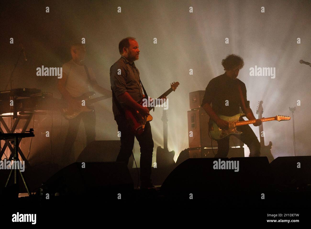 EXPLOSIONS IN THE SKY, CONCERTO, 2024: La band strumentale Explosions in the Sky è il titolo del far Out Stage. Quarto giorno del Green Man Festival 2024 al Glanusk Park, Brecon, Galles, il 18 agosto 2024. Foto: Rob Watkins. INFO: Explosions in the Sky è un gruppo musicale strumentale statunitense noto per i suoi paesaggi sonori estesi ed emozionanti. Mescolando il post-rock con elementi cinematografici, la loro musica presenta chitarre e crescenti dinamici, creando brani d'atmosfera che evocano profonda risonanza emotiva e introspezione. Foto Stock