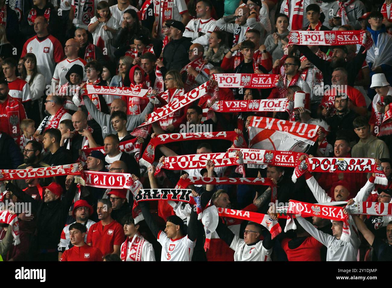 . Scozia contro Polonia UEFA Nations League: League A, gruppo 1 giovedì 5 settembre 2024 Hampden Park, Glasgow. Scozia . Celebrazioni del Regno Unito da parte dei tifosi polacchi dopo la vittoria 3-2 contro la Scozia a Hampden Glasgow crediti: eric mccowat/Alamy Live News Foto Stock