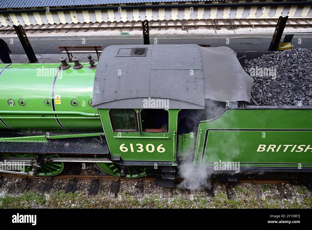 LNER Thompson Classe B1 No 61306 Mayflower alla stazione Kingswear dopo essere arrivato con l'English Riviera Express. Foto Stock