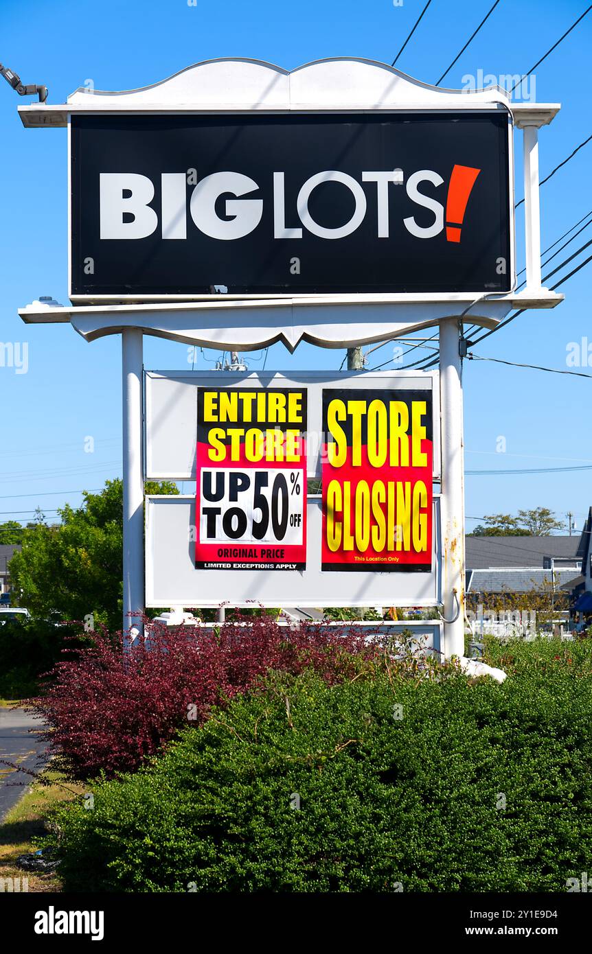 Chiusura dei negozi, grandi magazzini Big Lots a Dennis Port, Massachusetts, a Cape Cod, Stati Uniti Foto Stock