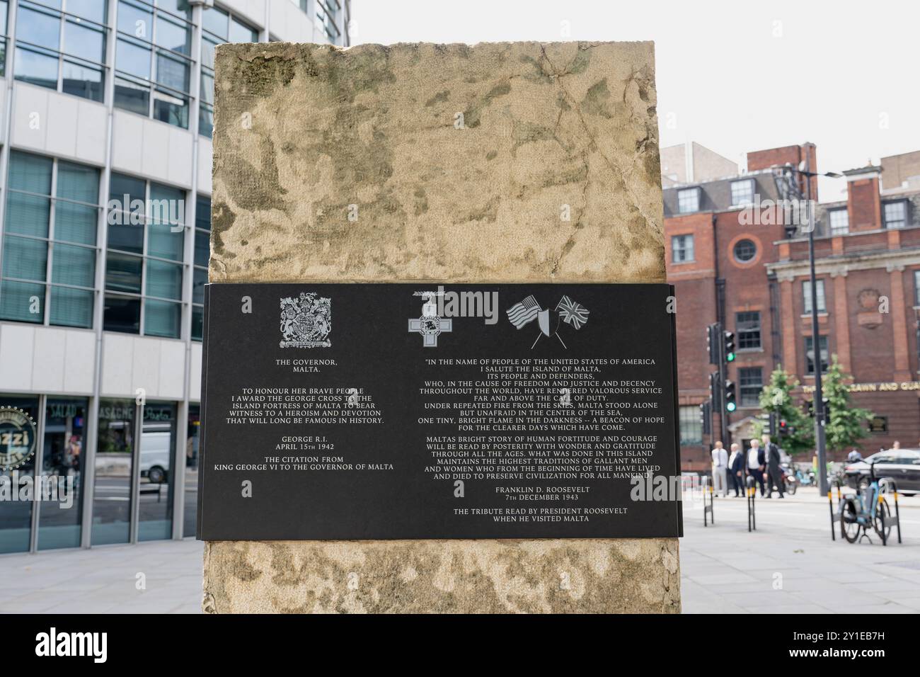 Londra, Regno Unito - 24 luglio 2024: Il Malta George Cross Memorial, noto anche come Maltese Memorial, è un memoriale di guerra a Londra eretto per commemorare il Th Foto Stock
