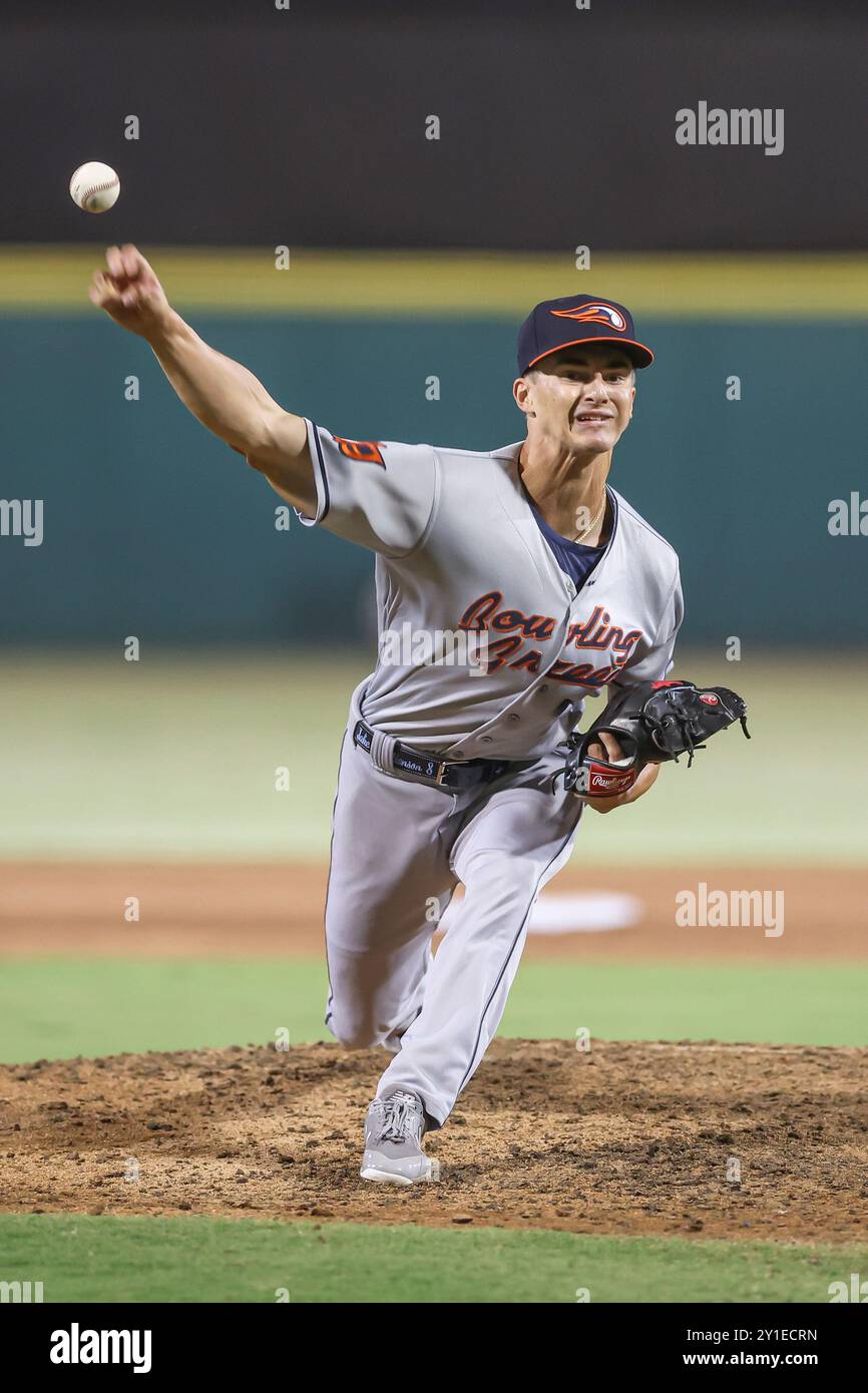 Greensboro, Stati Uniti. 5 settembre 2024. Greensboro, NC: Il lanciatore di bowling Green Hot Rods Jake Christianson (9) lancia un campo durante una partita della MiLB contro i Greensboro Grasshoppers giovedì 5 settembre 2024 al First National Bank Field Park. I Grasshoppers hanno battuto gli Hot Rods 5-3. (Kim Hukari/immagine dello sport) foto via credito: Newscom/Alamy Live News Foto Stock