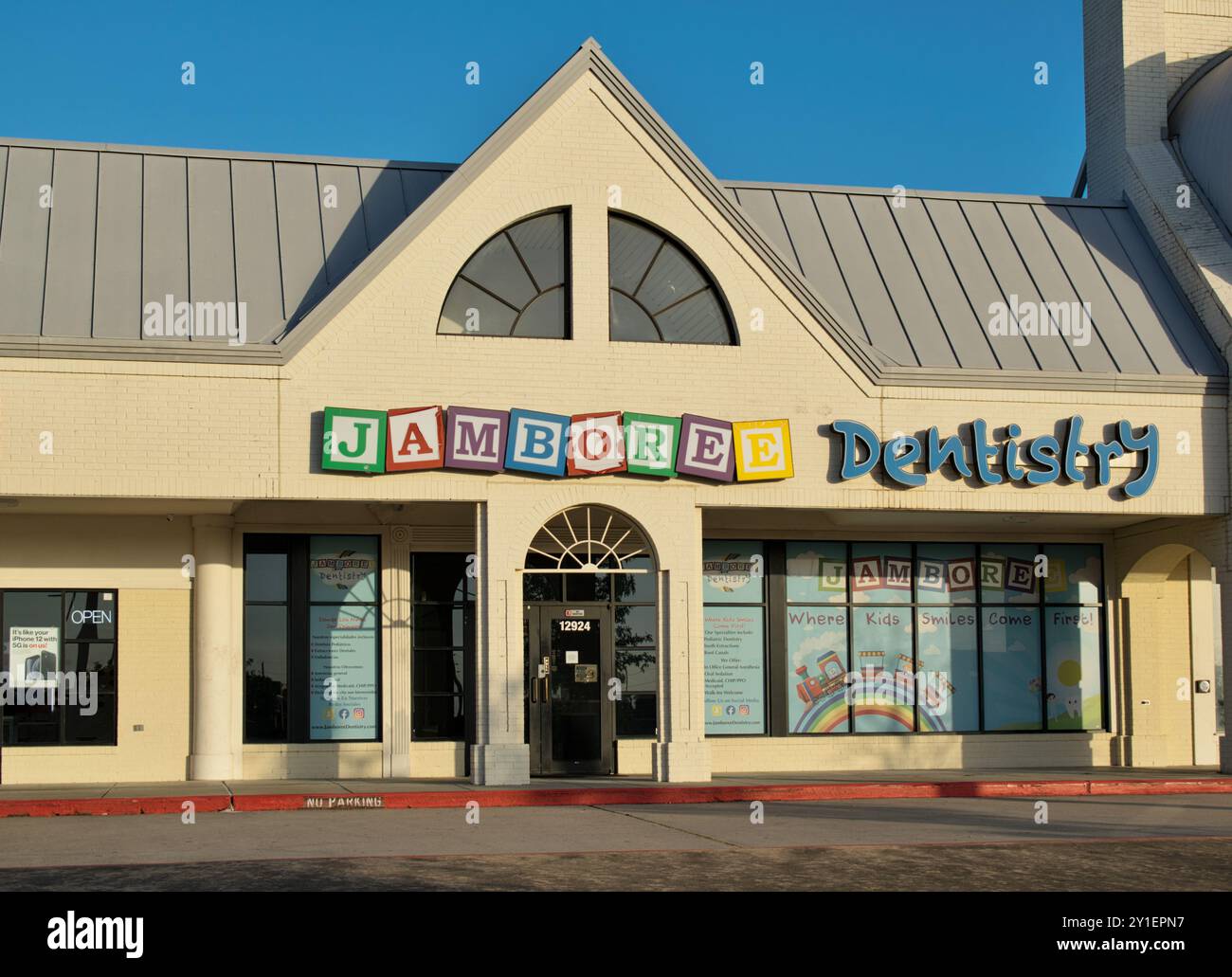 Houston, Texas Stati Uniti d'America 06-23-2024: Clinica odontoiatrica Jamboree per pazienti pediatrici esterni. Foto Stock