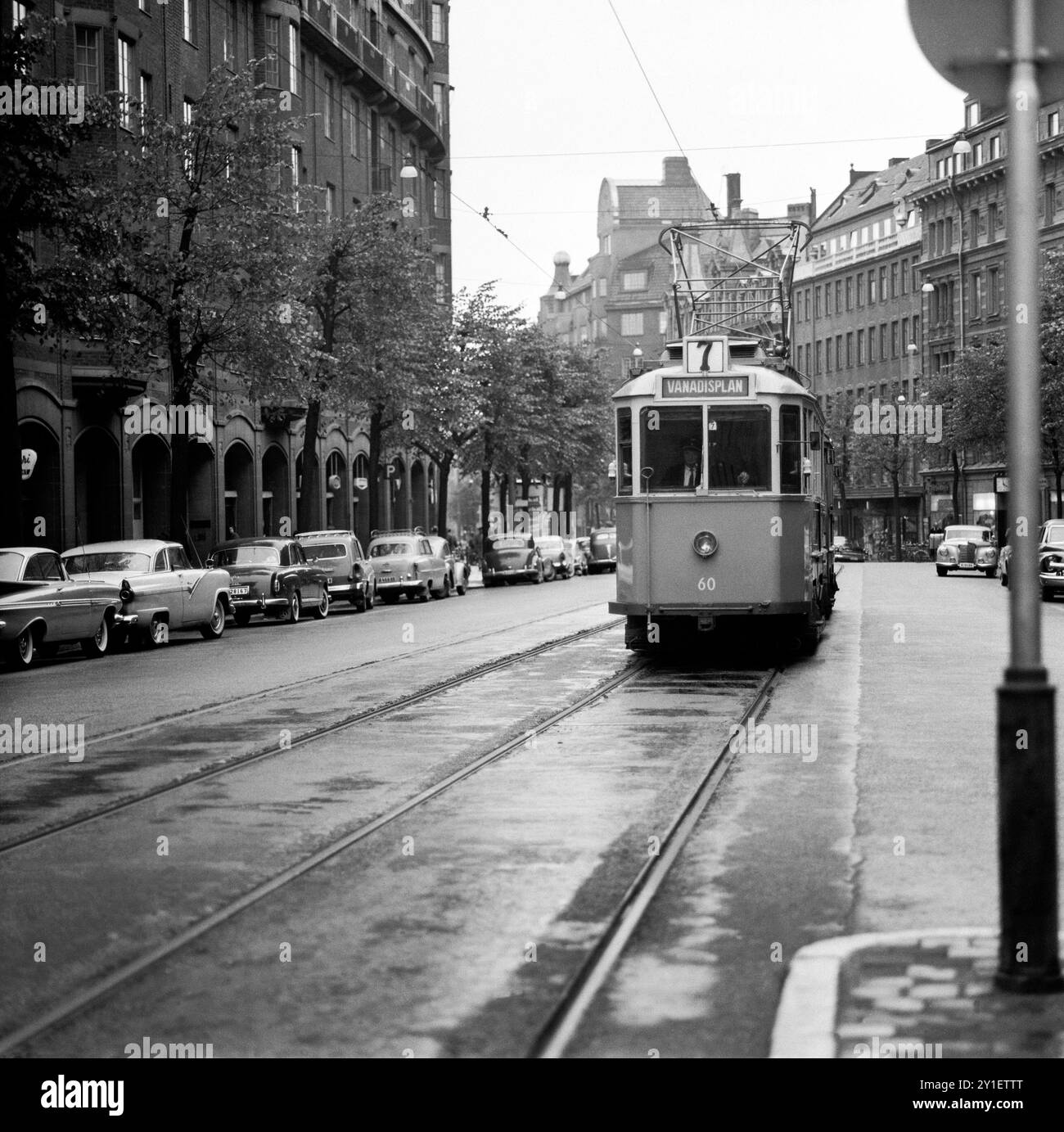 Il vecchio tram della linea 7 di Stoccolma sul Birger Jarls Gatan. Sono scomparsi quando sono passati al traffico a destra Foto Stock