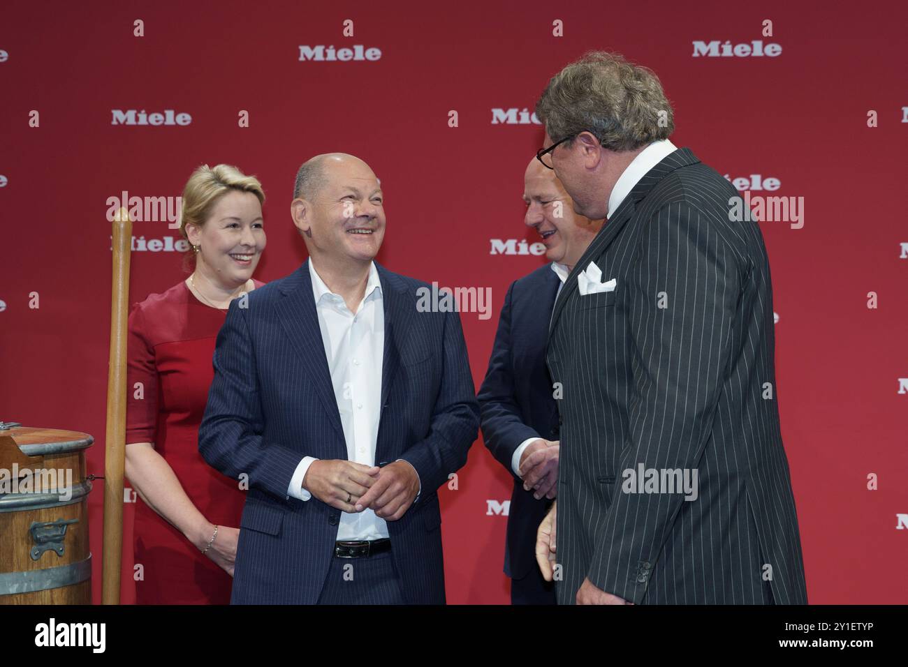 Press tour con il cancelliere tedesco atm100's IFA 2024 , Berlino, Germania Foto Stock