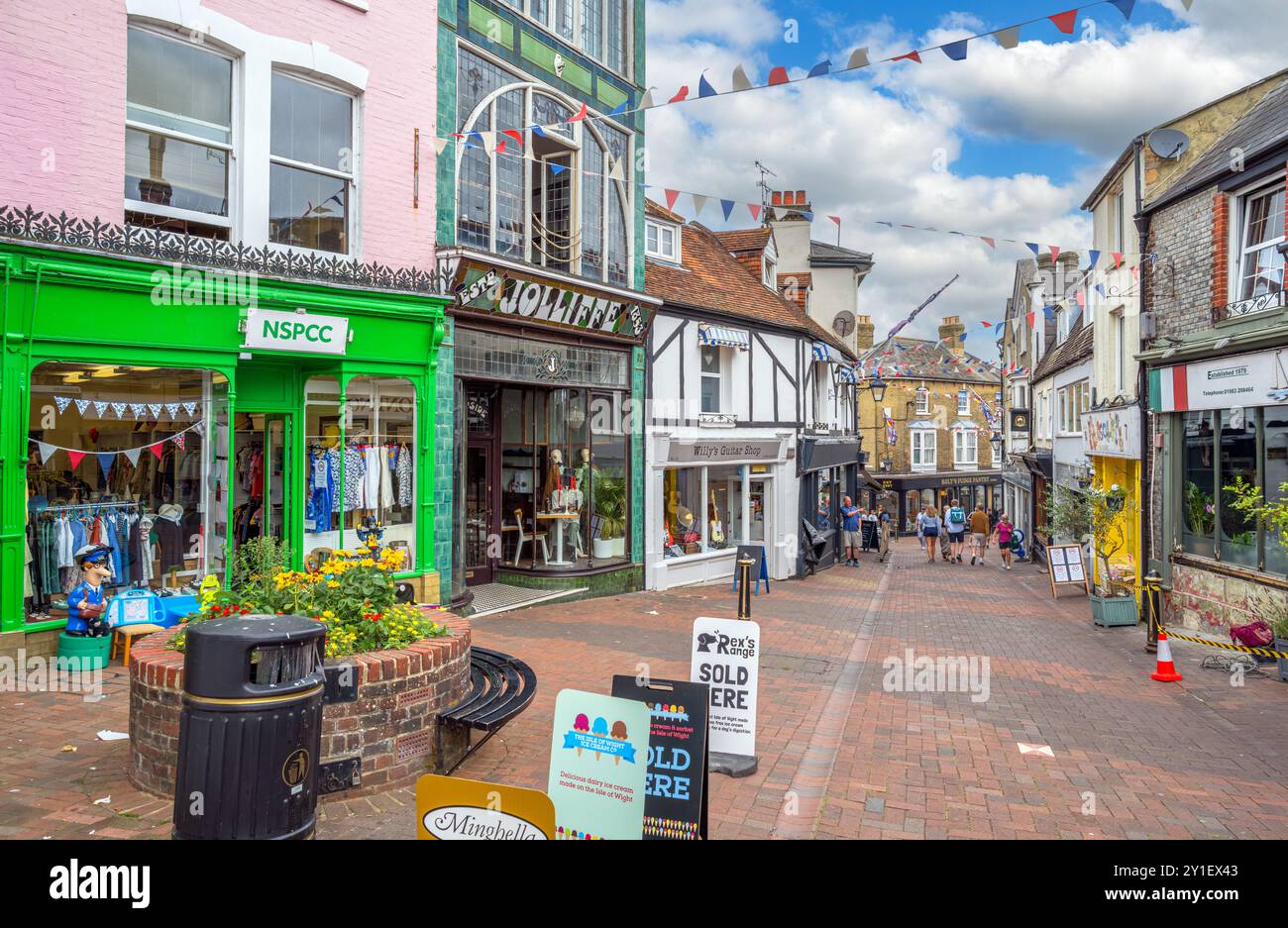Negozi a Shooters Hill, Cowes, Isola di Wight, Inghilterra, Regno Unito Foto Stock