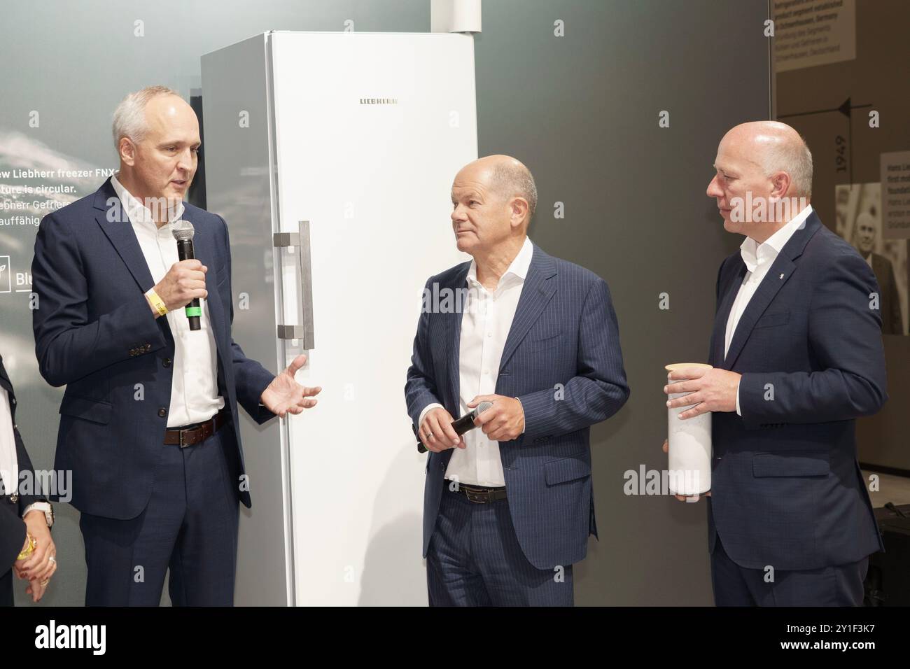 Press tour con il cancelliere tedesco atm100's IFA 2024 , Berlino, Germania Foto Stock