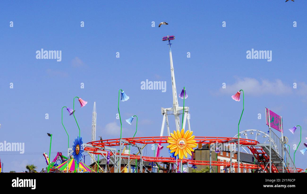 Barry Island, Galles, agosto 30 2024: I visitatori giovani, anziani e di etnie miste sono attratti nelle aree in cui Gavin e Stacey sono stati girati. Foto Stock