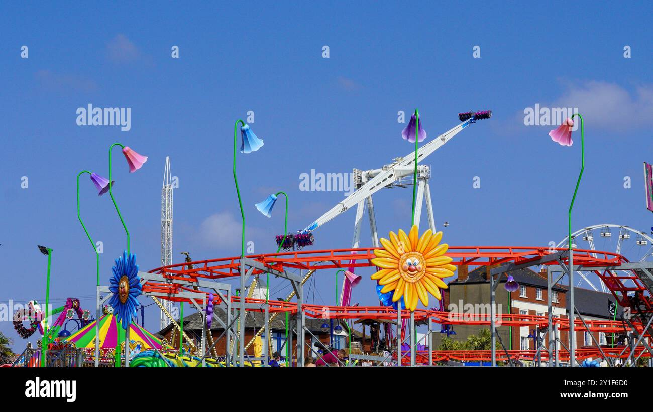 Barry Island, Galles, agosto 30 2024: I visitatori giovani, anziani e di etnie miste sono attratti nelle aree in cui Gavin e Stacey sono stati girati. Foto Stock