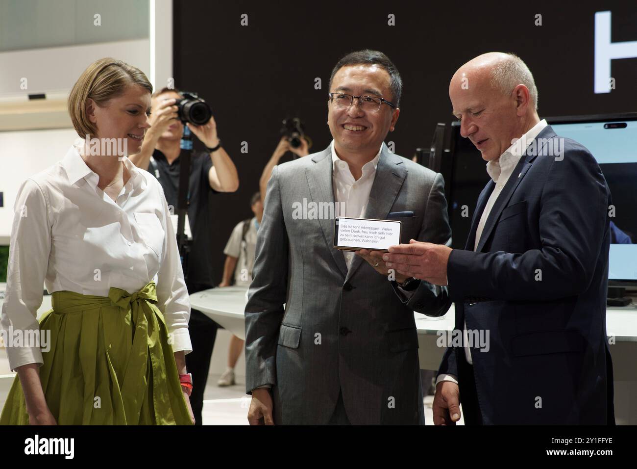 Press tour con il cancelliere tedesco atm100's IFA 2024 , Berlino, Germania Foto Stock