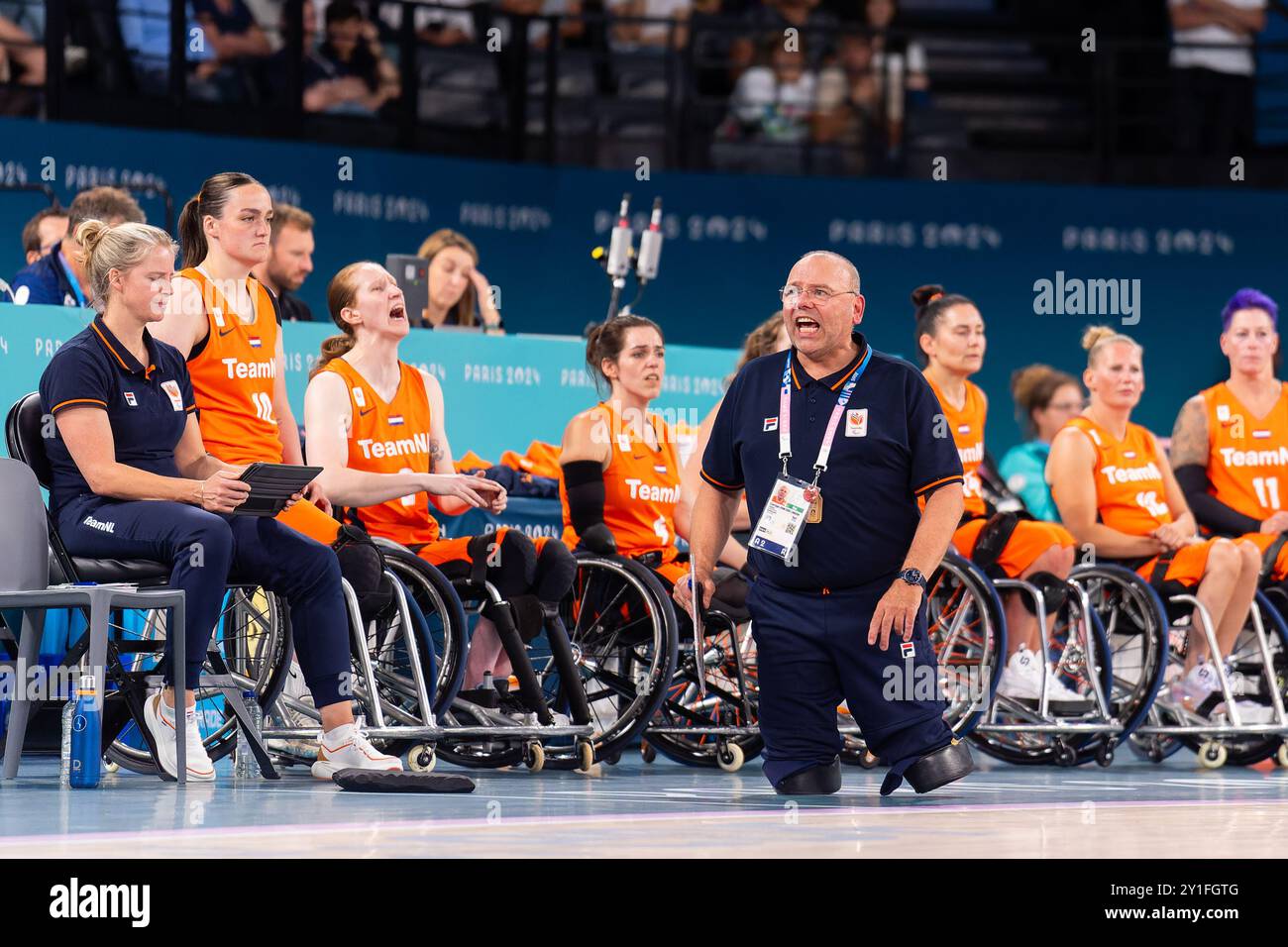 Parigi, Francia. 6 settembre 2024. PARIGI, FRANCIA - 6 SETTEMBRE: Allenatore dei Paesi Bassi Gertjan van der Linden durante la partita di pallacanestro in sedia a rotelle - Parigi 2024 Giochi Paralimpici estivi tra Paesi Bassi e Canada il 9° giorno alla Bercy Arena il 6 settembre 2024 a Parigi, Francia. (Foto di Joris Verwijst/Agenzia BSR) credito: Agenzia BSR/Alamy Live News Foto Stock