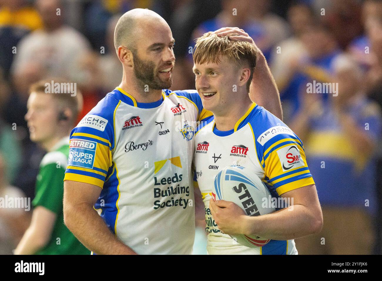 Alfie Edgell ( 29 ) di Leeds Rhinos celebra la sua quarta meta Foto Stock