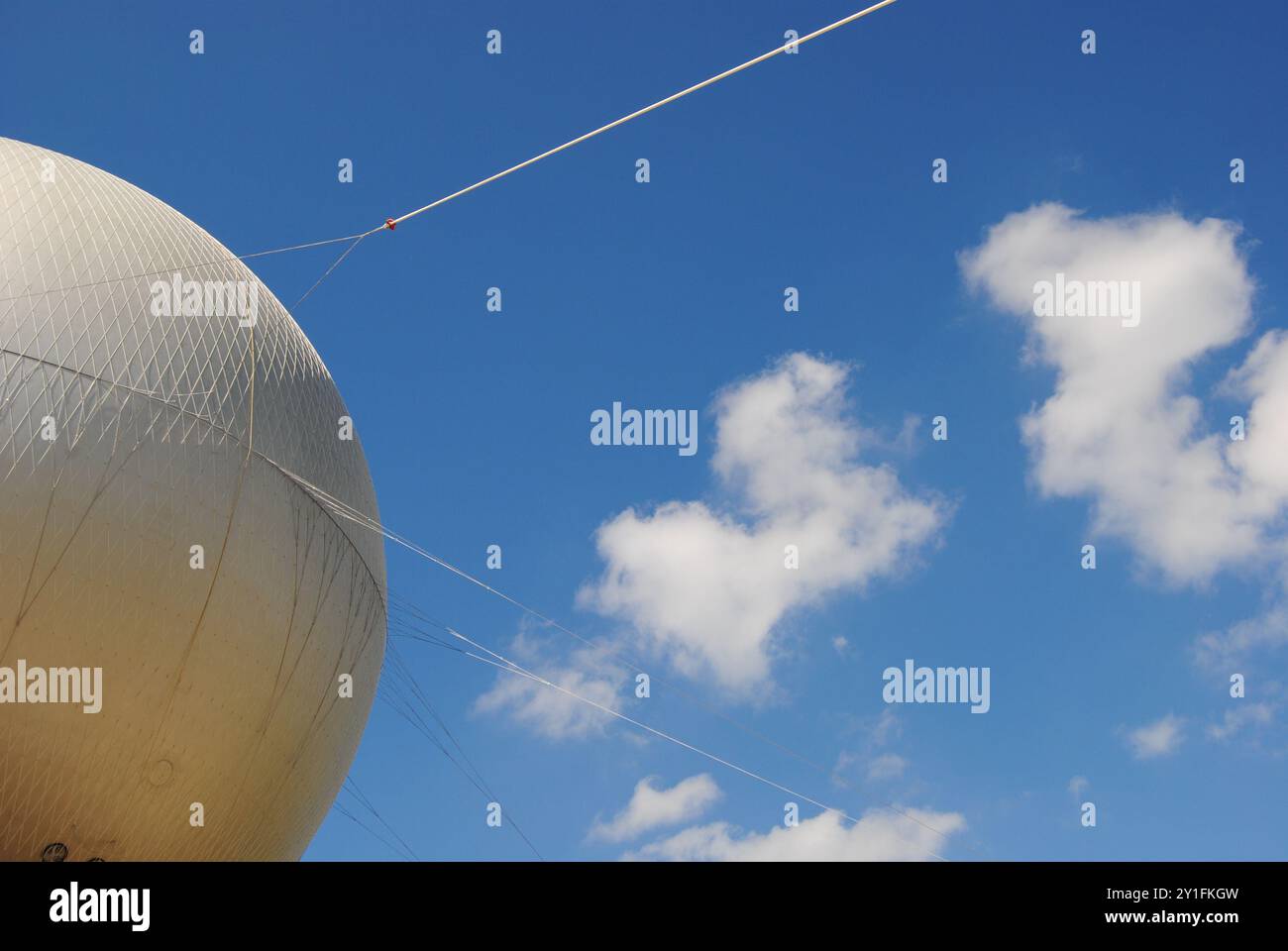 Parigi, Francia - 06 settembre 2024: Il Calderone Olimpico e Paralimpico di Parigi 2024, la Vasque, nel Jardin des Tuileries, il Giardino delle Tuileries. Foto Stock