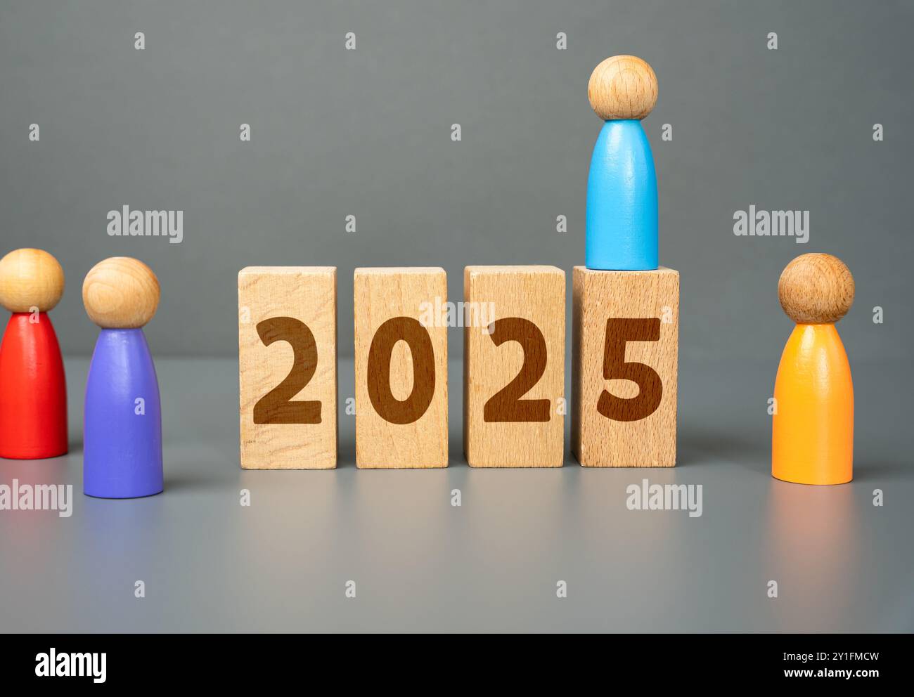 2025 anni e cifre umane. Capodanno e vacanze di Natale. Tendenze, notizie. Prospettive economiche e piani finanziari. Movimenti e iniziative sociali. Vi Foto Stock