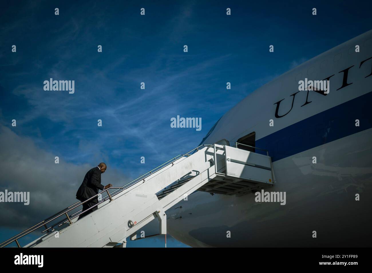 Il Segretario alla difesa Lloyd J. Austin III lascia la base aerea di Ramstein, in Germania, a conclusione della 24a riunione del gruppo di contatto per la difesa Ucraina, il 9 settembre 2024. (Foto DoD di Chad J. McNeeley) Foto Stock
