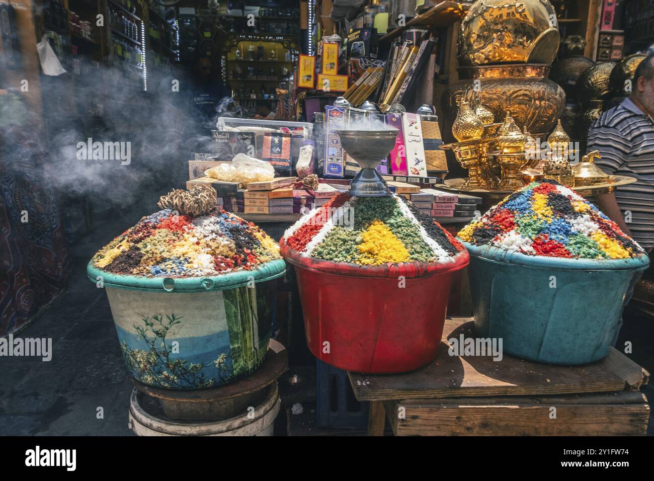 Scopri il fascino estivo dell'Egitto attraverso le accattivanti immagini delle piramidi, della Sfinge e una crociera panoramica sul Nilo da Assuan a Luxor. Immergiti in questo mondo Foto Stock