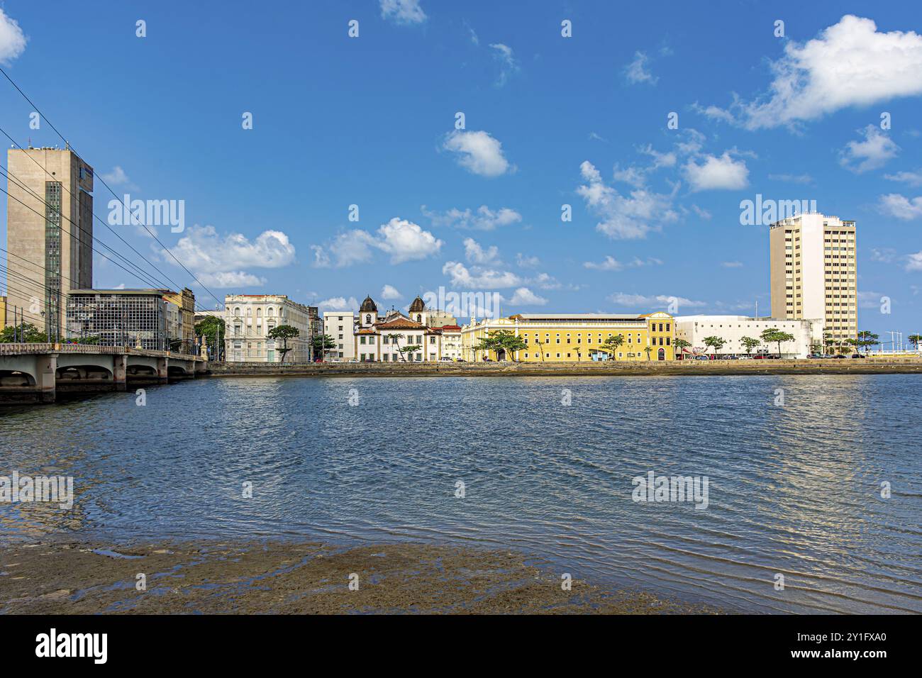 Vista del centro storico di Recife sulle rive del fiume Capibaribe, Recife, Pernambuco, Brasile, Sud America Foto Stock