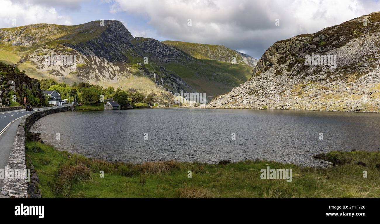 Vista sul lago Llyn Ogwen, Pont Pen-y-benglog, Galles, Gran Bretagna Foto Stock