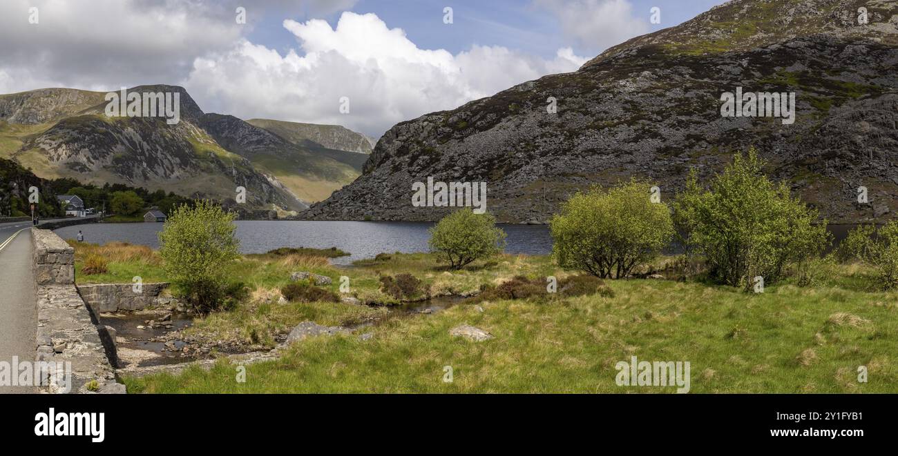 Vista sul lago Llyn Ogwen, Pont Pen-y-benglog, Galles, Gran Bretagna Foto Stock