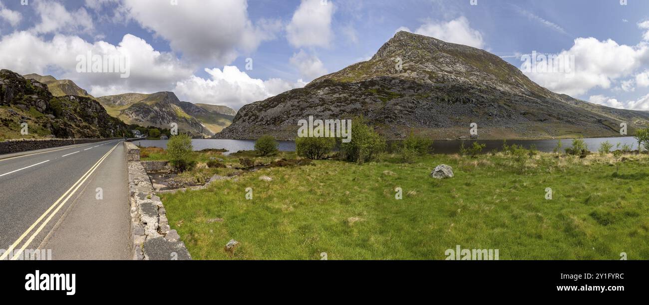 Vista sul lago Llyn Ogwen, Pont Pen-y-benglog, Galles, Gran Bretagna Foto Stock
