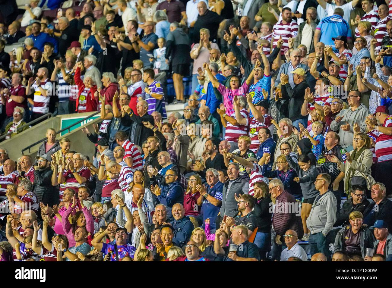 Wigan, Regno Unito. 6 settembre 2024. Super League Rugby: Wigan Warriors vs Hull KR al Brick Stadium. Fan dei Wigan Warriors durante la partita. Credito James Giblin/Alamy Live News. Foto Stock