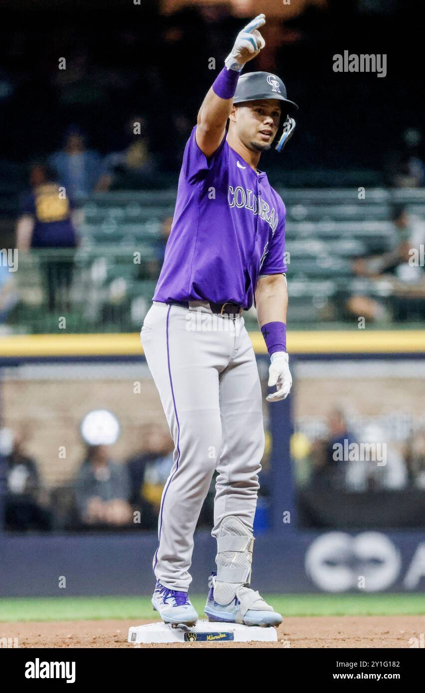 Miwaukee, Stati Uniti. 6 settembre 2024. L'interbase dei Colorado Rockies Ezequiel Tovar reagisce dopo aver colpito un doppio nel sesto inning della partita MLB tra i Colorado Rockies e i Milwaukee Brewers all'American Family Field di Milwaukee, WISCONSIN, martedì 6 settembre 2024. Foto di Tannen Maury/UPI. Crediti: UPI/Alamy Live News Foto Stock