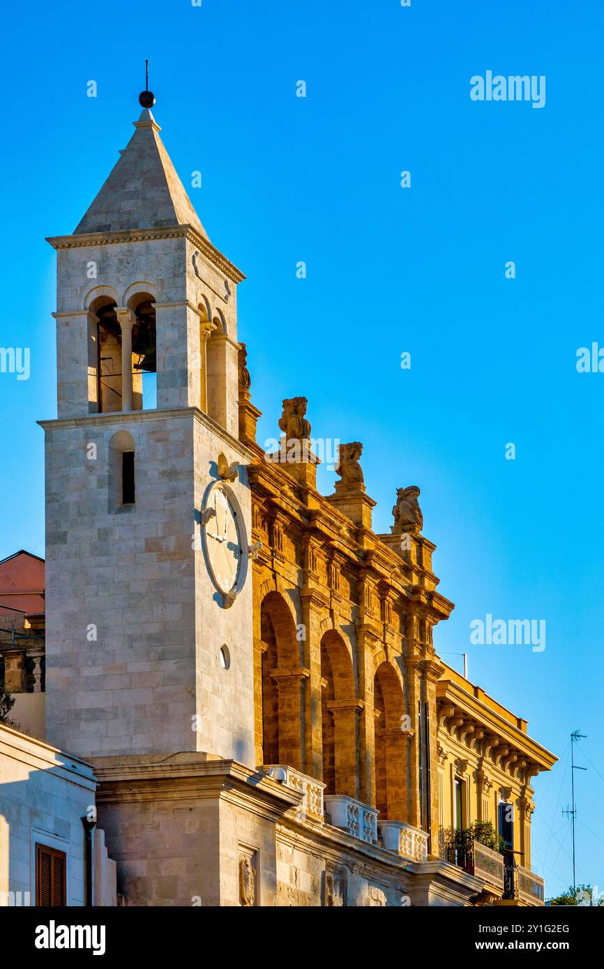 Vista del Palazzo del sedile, Bari, Italia Foto Stock