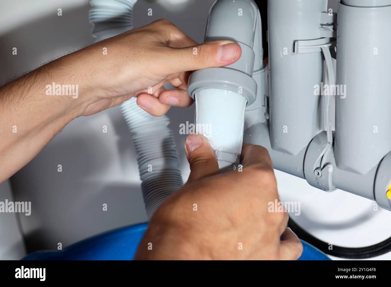 Sistema professionale di tubazioni per idraulici a casa, primo piano Foto Stock