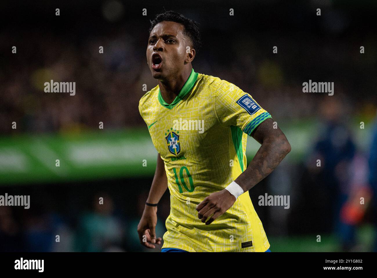 Curitiba, Parana, Brasile. 6 settembre 2024. Curitiba (PR), 09/06/2024 - QUALIFICAZIONI/BRASILE VS ECUADOR - Rodrygo celebra il suo gol nella partita tra Brasile ed Ecuador, valida per il 7° turno delle qualificazioni ai Mondiali 2026, nella notte di venerdì 6 settembre 2024, presso il Major Antonio Couto Pereira Stadium, a Curitiba-PR. (Credit Image: © Ronaldo Barreto/TheNEWS2 via ZUMA Press Wire) SOLO PER USO EDITORIALE! Non per USO commerciale! Foto Stock