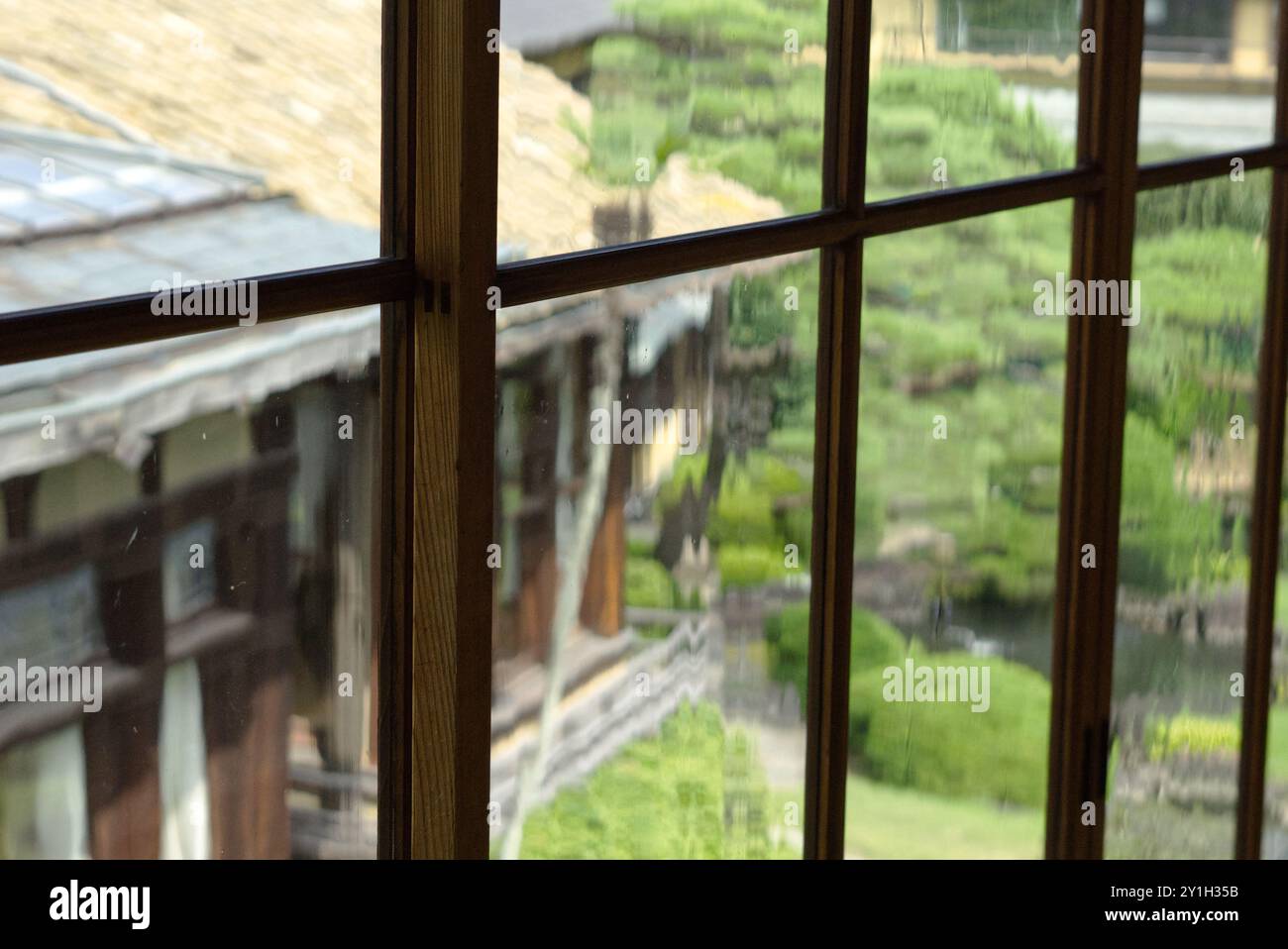 vista su una finestra di un ryokan Foto Stock